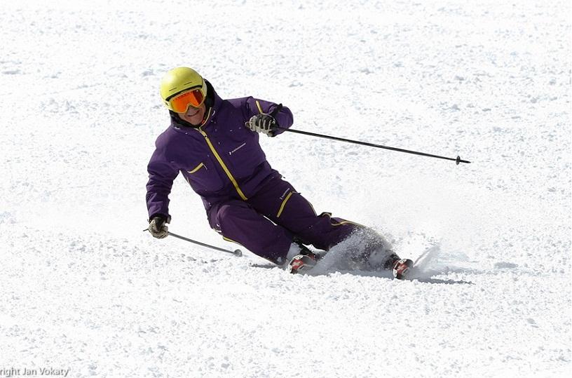 Carolo esquiando con el Heli de Peak Performance