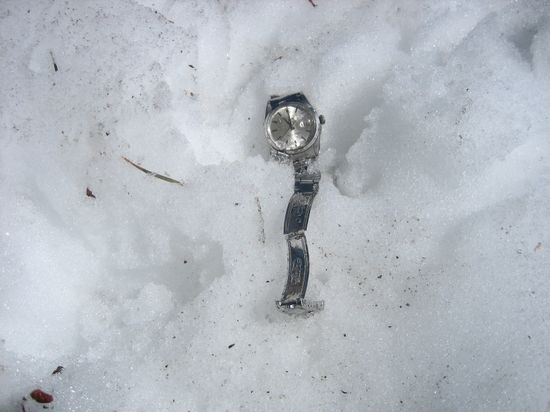 Reloj en la nieve