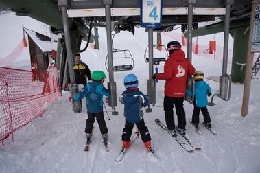 El esquí ya es asignatura obligada en los colegios del Pirineo de Lleida