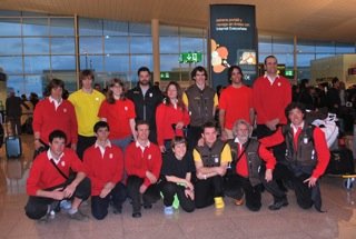 Fotografía de todo el equipo en el aeropuerto listos para irse a Vancouver