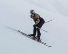 Elias Ambühl logra el récord Guinness de... esquí hacia atrás!
