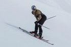 Elias Ambühl logra el récord Guinness de... esquí hacia atrás!