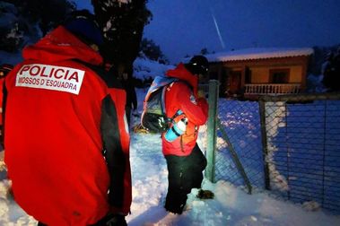 Los Mossos d'Esquadra sancionan a esquiadores de montaña nocturnos por drogas o alcohol