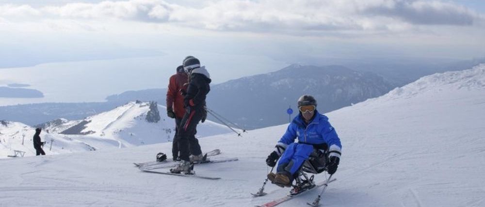Un argentino se convierte en el primer discapacitado con título de instructor de esquí