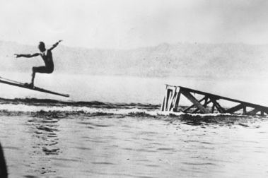 Hace 100 años un esquiador llamado Ralph Samuelson inventó el esquí acuático