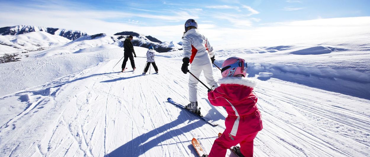 ¿La primera vez que vas a esquiar con tus hijos/as? ¡Sigue estos consejos!