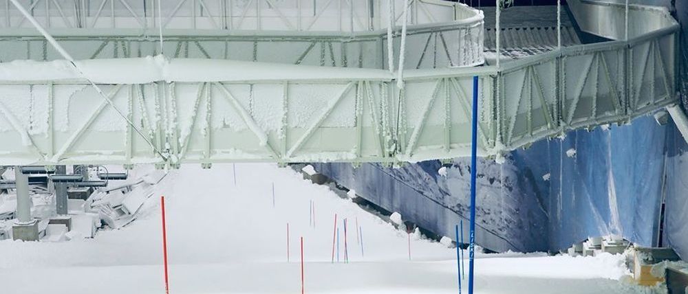 Snooslo: una estación indoor con 2 km pistas de esquí colgadas del techo