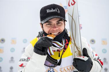 Mikaël Kingsbury ya está entre los reyes de las Copas del Mundo de esquí