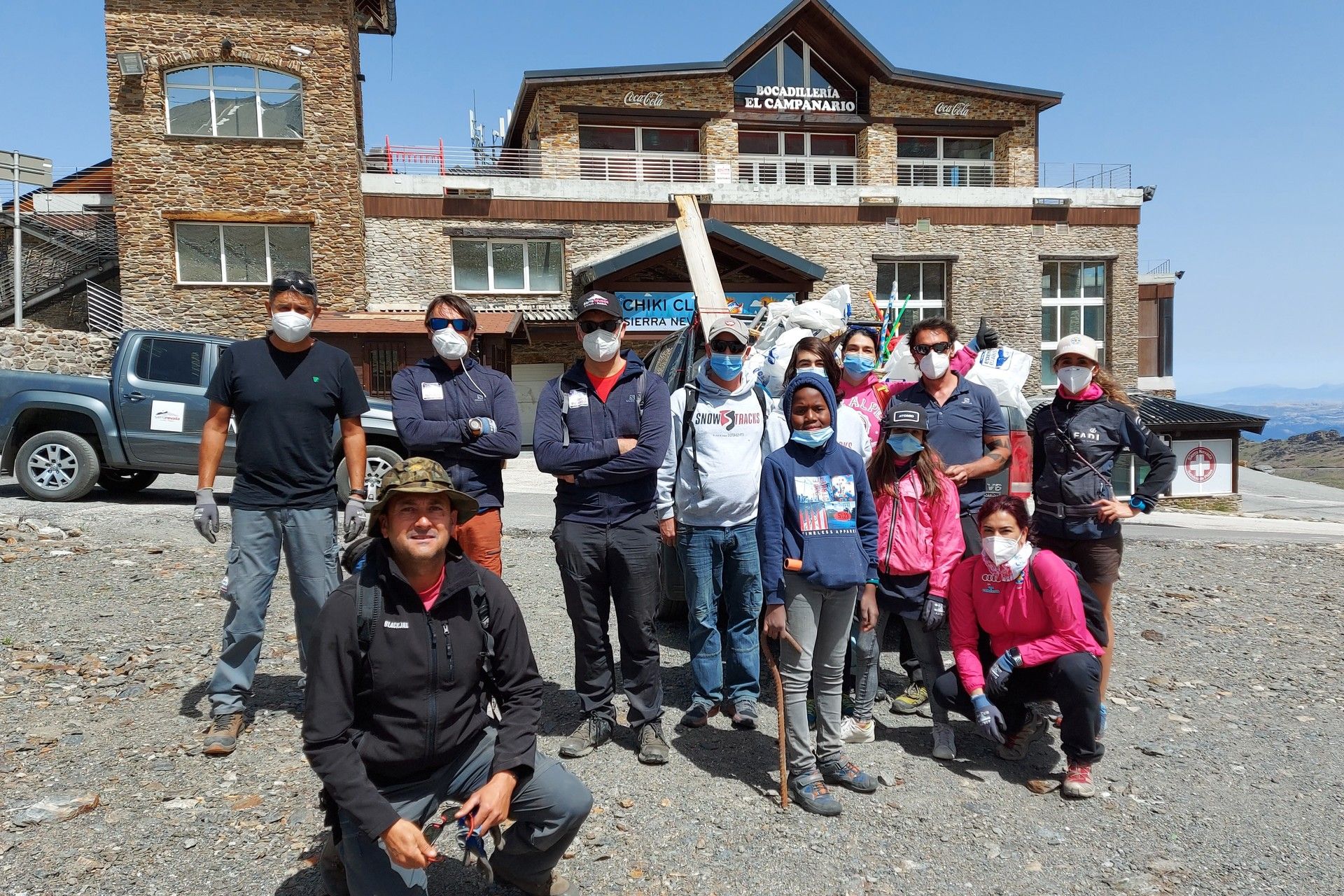 Cetursa y el "Batallón Basurista" limpian el área esquiable de Sierra Nevada 