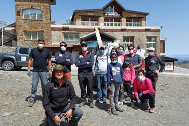 Cetursa y el "Batallón Basurista" limpian el área esquiable de Sierra Nevada 
