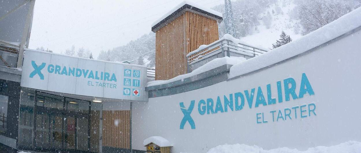 Grandvalira crea nuevas pistas de esquí instalando un remonte en Encampadana