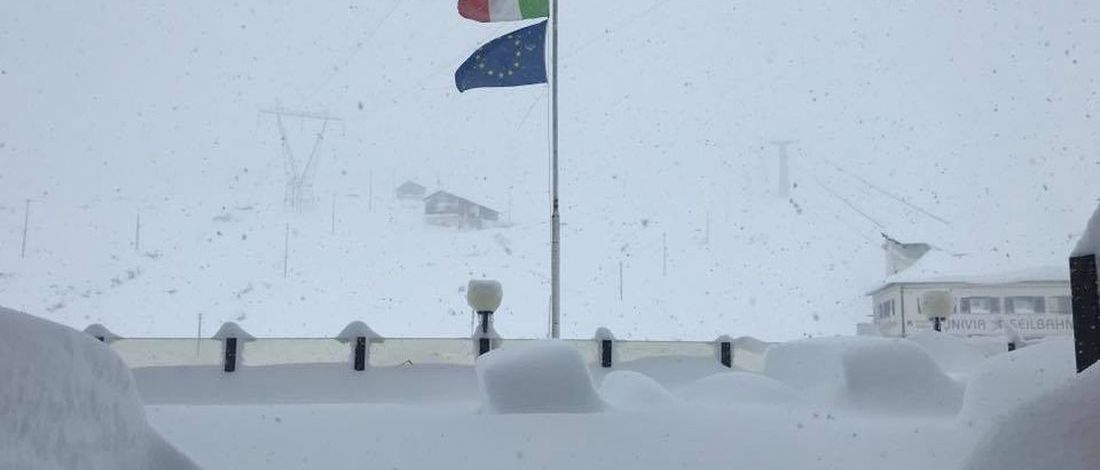 Passo Stelvio cierra la temporada de esquí por exceso de nieve