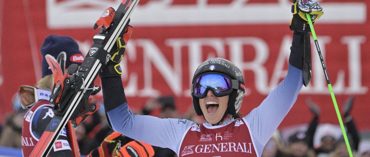 Federica Brignone gana el Gigante de Copa del Mundo de esquí en Mt. Tremblant