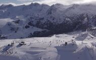 Grandvalira Resorts desde el aire tras la pequeña nevada en el Pirineo