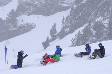 Aramón recibe el mes de abril con nevadas y ofertas de esquí