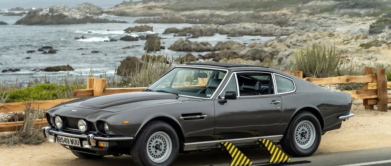 Este Aston Martin con esquís de James Bond no encuentra comprador