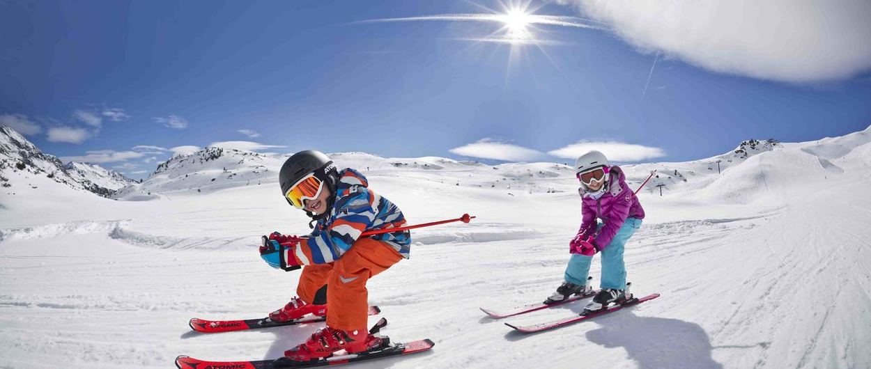 Selección de material Atomic de esquí infantil