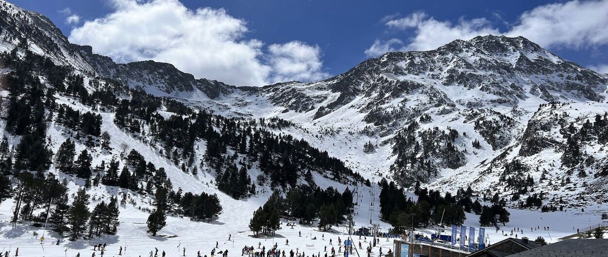 Sí, hay nieve y en Arcalís se puede esquiar de maravilla.