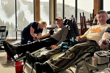 ¿Cambiarías un forfait de esquí por sangre? En Loveland Ski Area lo hacen