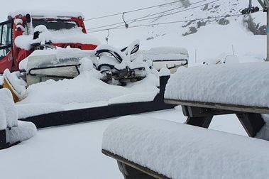 El glaciar esquiable de Fonna recibe una gran nevada en pleno mes de julio