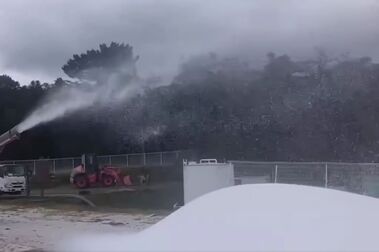 Hielo picado para abrir primera la temporada de esquí en Japón