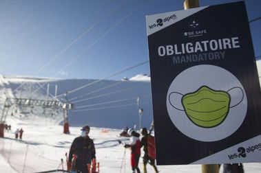 Francia exige desde este sábado el Pasaporte Sanitario para poder esquiar