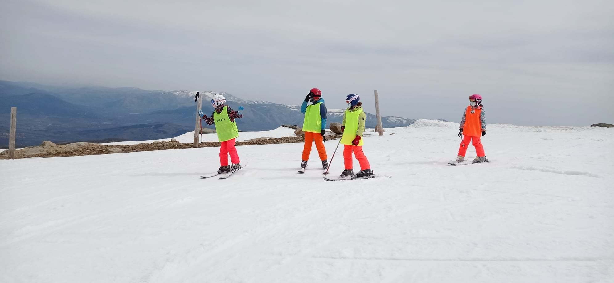 Esquiadores debutantes en Sierra de Béjar