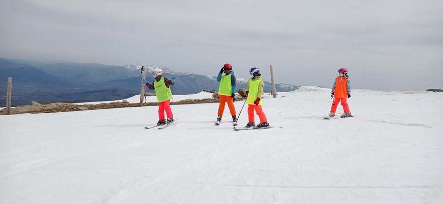 Esquiadores debutantes en Sierra de Béjar