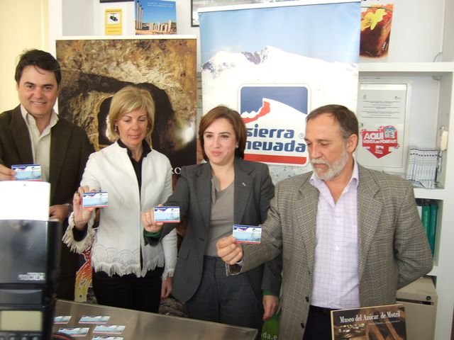 Firma convenio venta de forfaits de Sierra Nevada en Motril