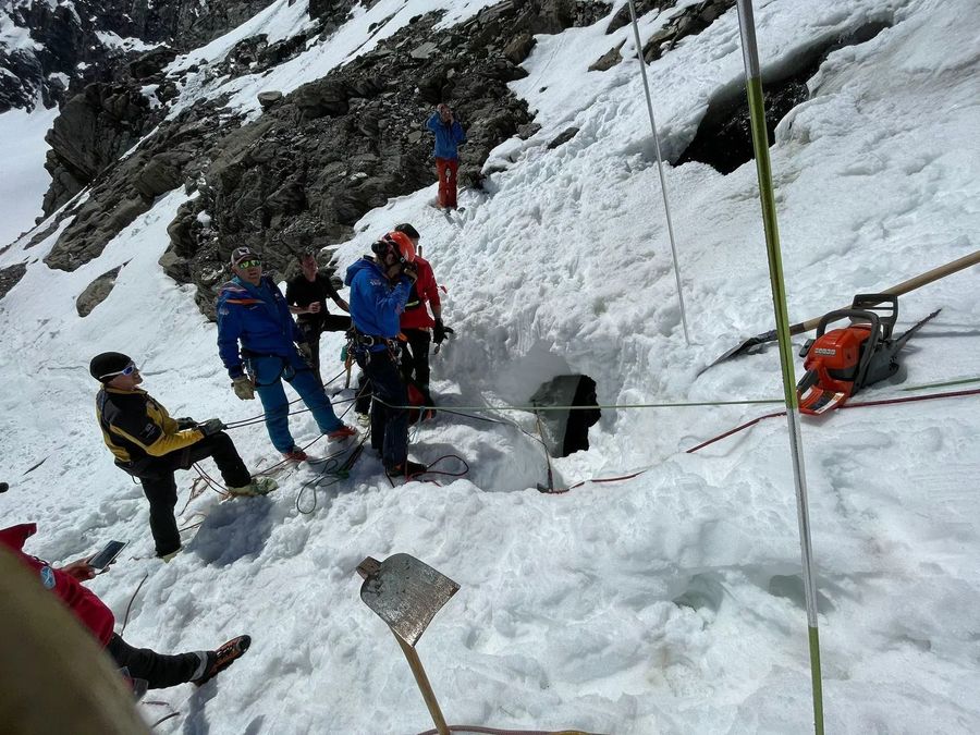Rescate Air Zermatt en Glaciar Flurgg