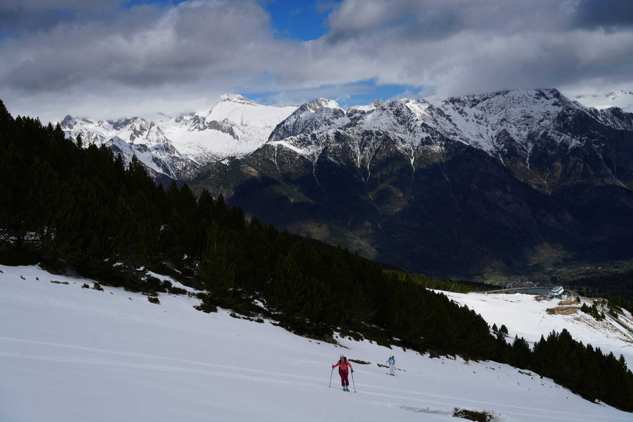 Esquiando un 3 de mayo en Cerler. 2024