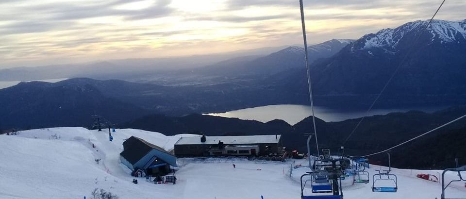 La gran cantidad de nieve permite alargar la temporada de esquí en Cerro Catedral