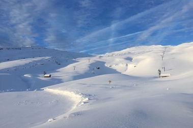 Espinosa de los Monteros confía en poder reabrir la estación de esquí de Lunada