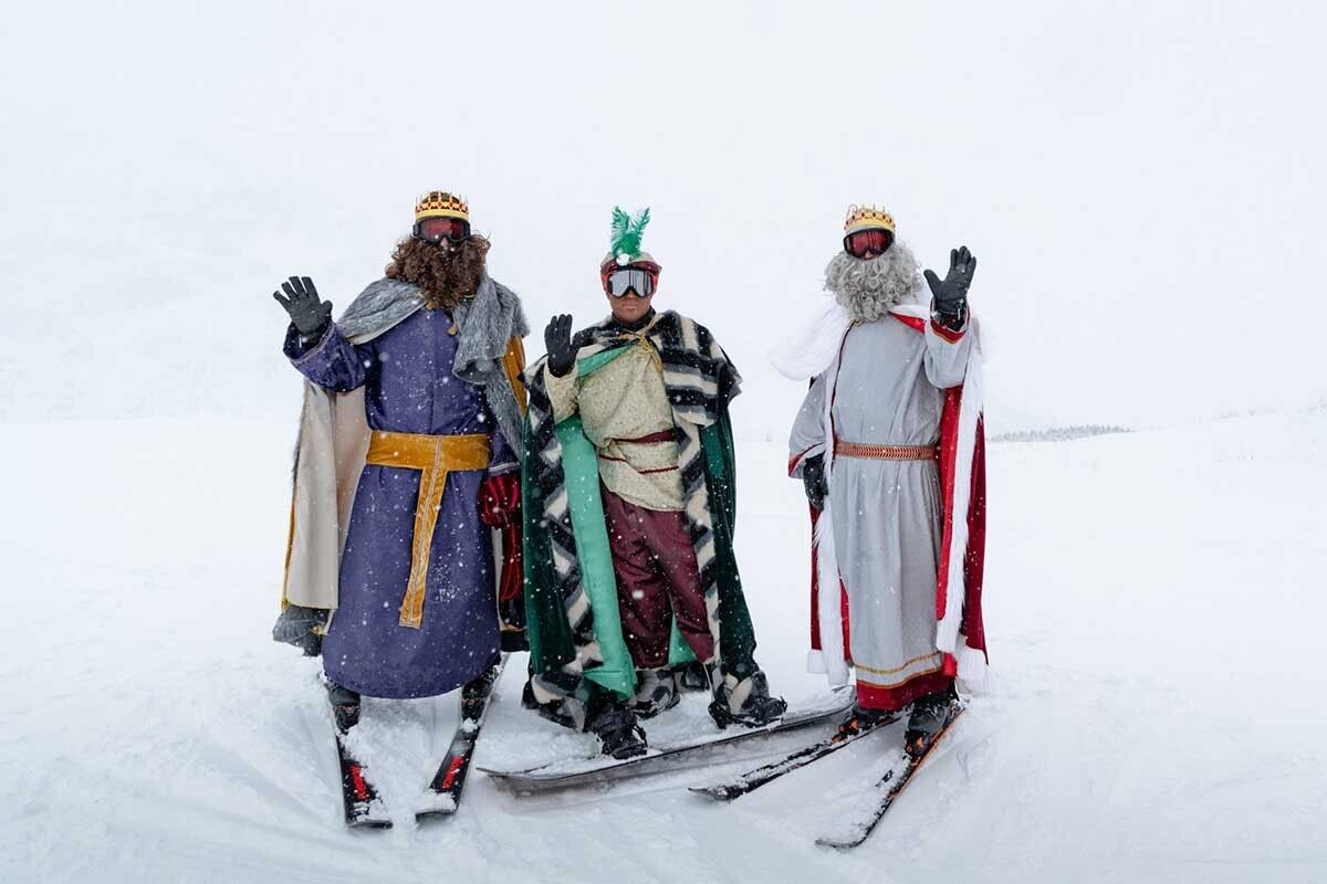 Los Reyes Magos de Oriente en Formigal ayer (Foto: Aramon)