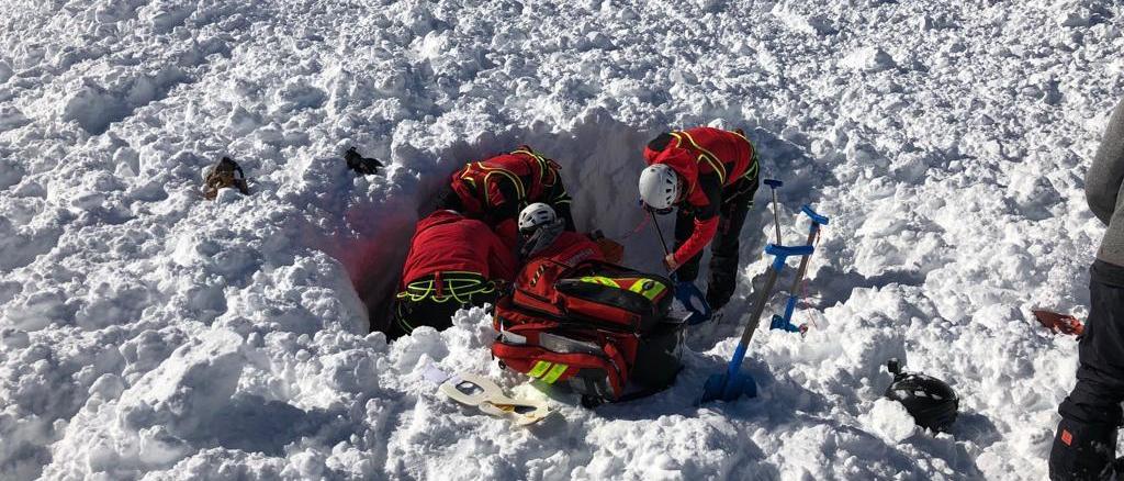 Un alud atrapa a tres esquiadores en el Tuc de la Llança de la Vall d'Arán