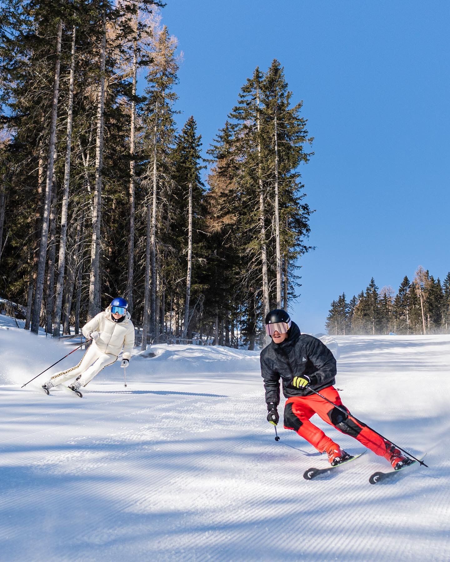 Jannik Sinner esquiando con Lindsey Vonn