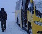 4 buses y 120 turistas atrapados en camino a Valle Nevado