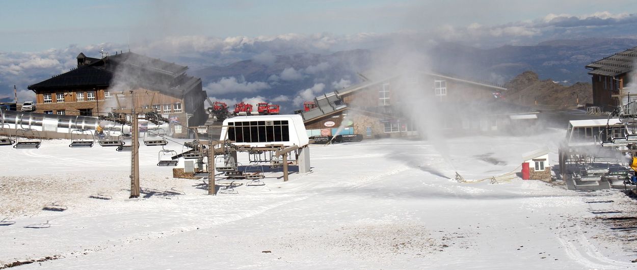 La producción de nieve pone la cuenta atrás a la temporada de esquí en Sierra Nevada