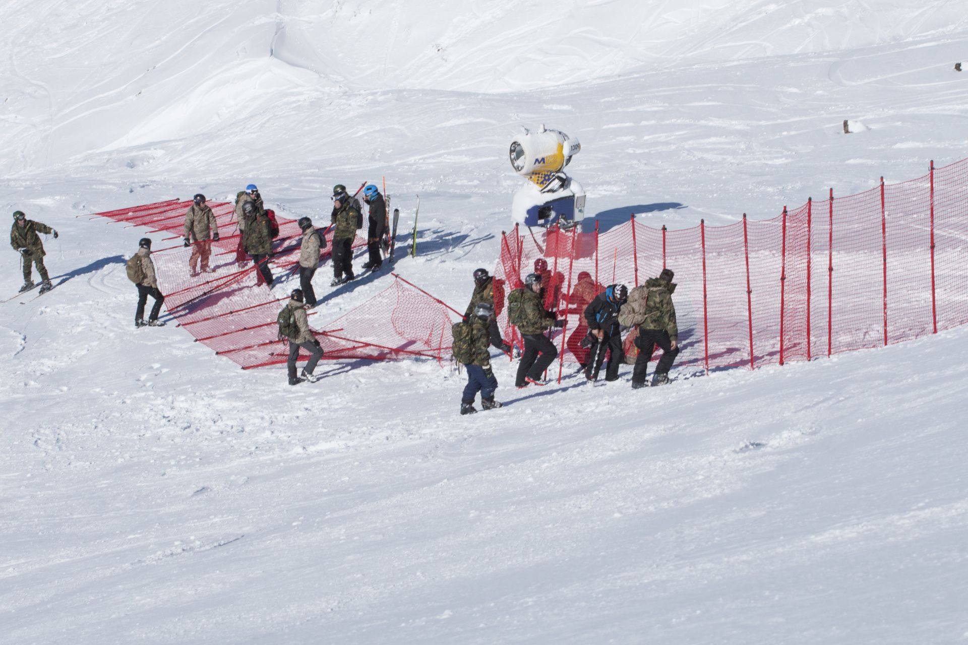 Militares en estación de esquí de Sierra Nevada