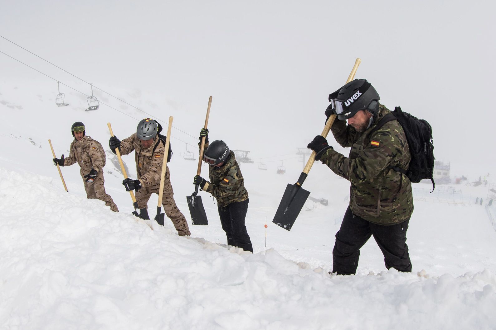 Militares en estación de esquí de Sierra Nevada