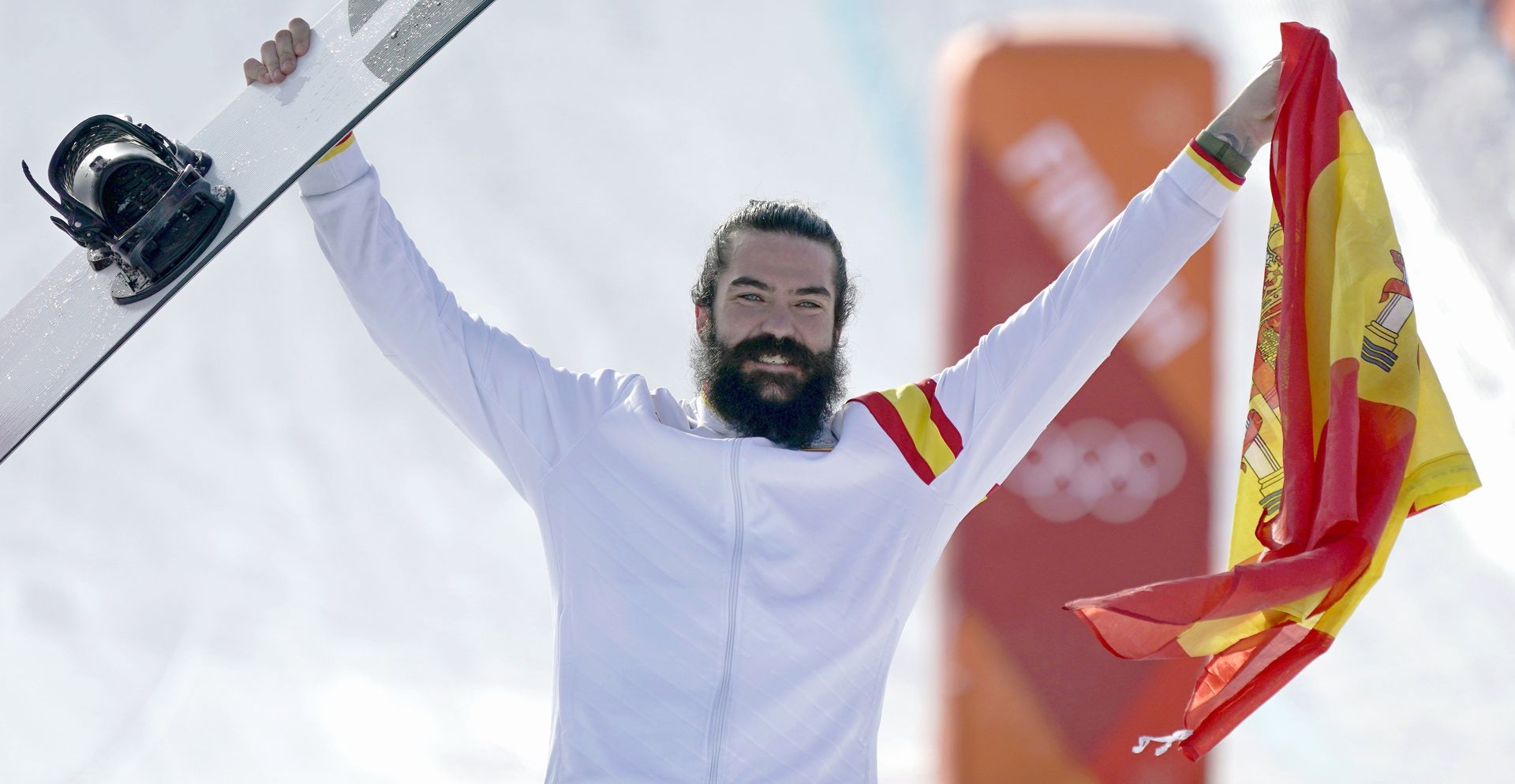 Regino Hernandez con bandera española en PyeongChang 2018