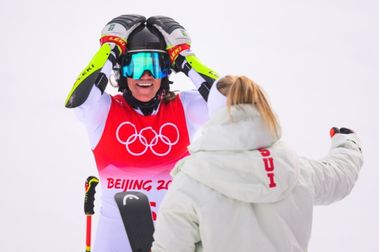 La esquiadora sueca Sara Hector se lleva el oro olímpico del Slálom Gigante