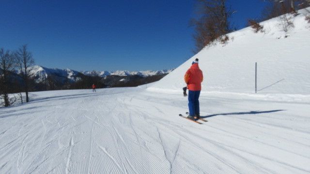 Un esquiador.