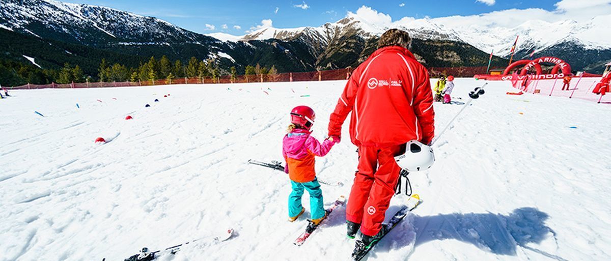 Una madre denuncia que una profesora de esquí abandonó a su hijo de 7 años