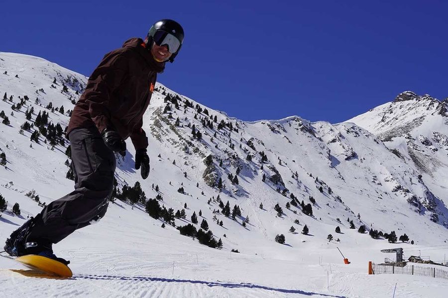 Practicando snowboard en Espot (Foto: IST).