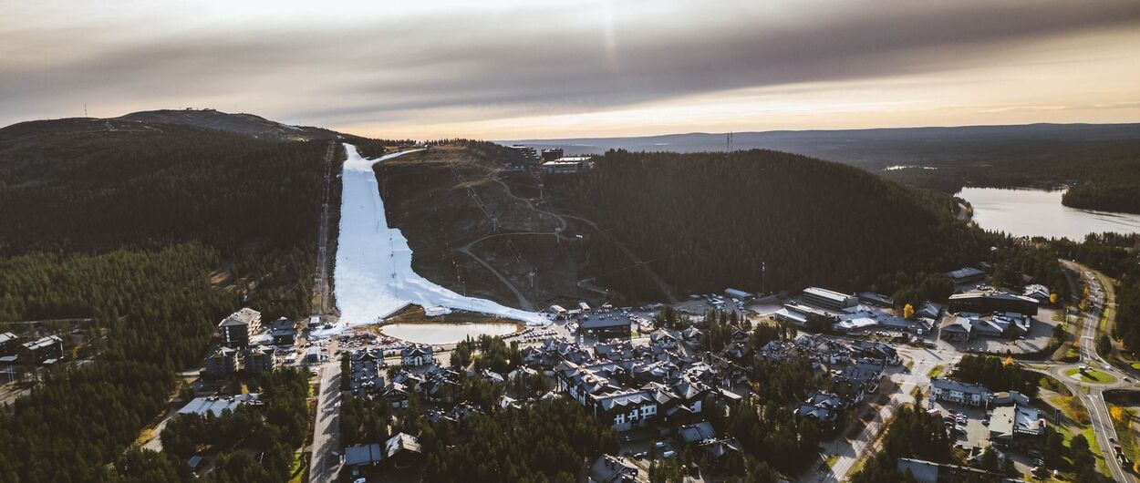 El norte de Europa inicia su temporada de esquí mientras en Alpes está costando