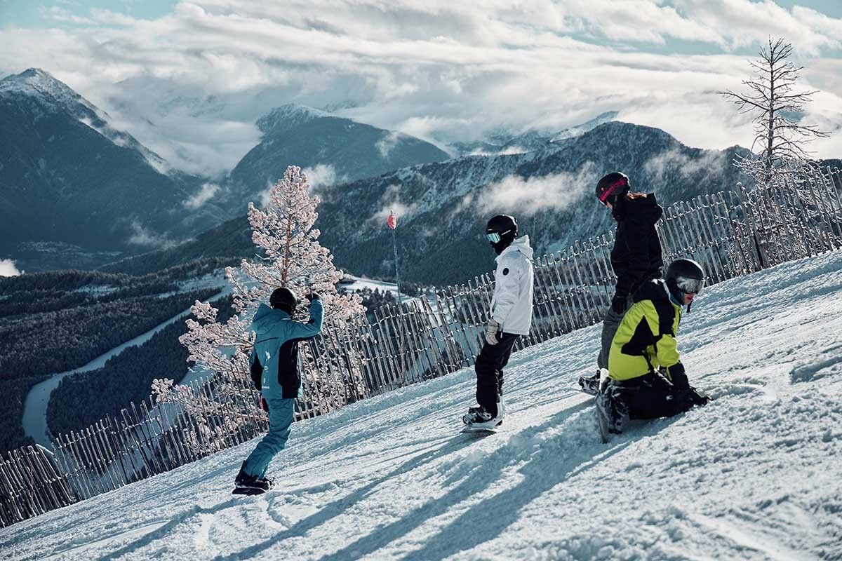 Snowboarders con profesor en Pal el 5 de enero (Foto: Pal-Arinsal).