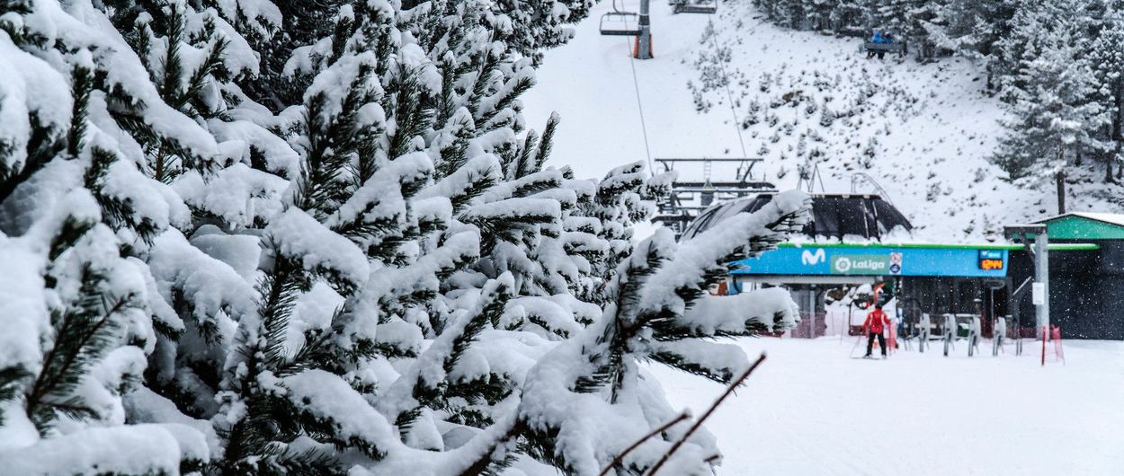 Las estaciones de esquí de Aramón reciben la primera nevada del mes de marzo