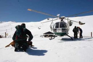 La evacuan en helicóptero en Huesca pero prefiere ir al hospital a Madrid