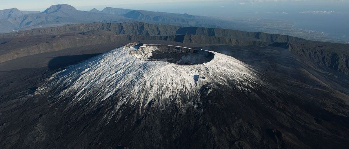 Isla Reunión estudia crear una pista de esquí en su volcán